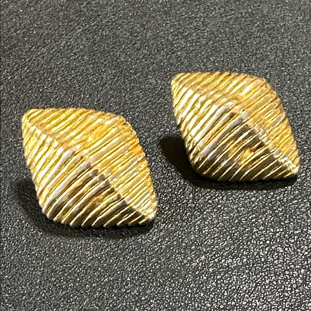 Liz Claiborne Gold Tone Vintage Pierced Earrings